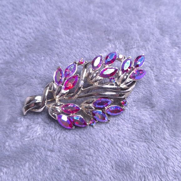 Vintage Silver-Tone Leaf Brooch With Pink Purple Rhinestones - Picture 1 of 4